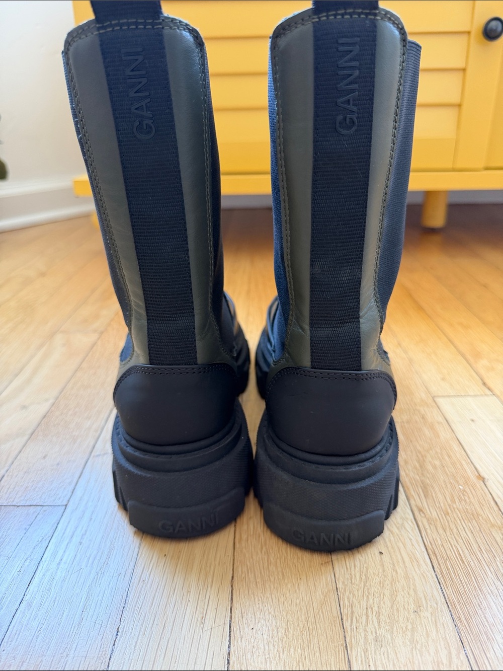 Women's Olive Green Leather Chelsea Lug Boots - Picture 5 of 6